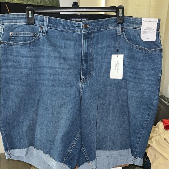 Calvin Klein Bermuda Shorts - Picture 2 of 11